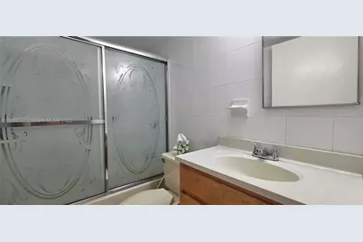 501 SW 1st St #507, Miami, FL 33130 - Photo 17