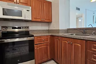 501 SW 1st St, Miami, FL 33130 - Photo 7