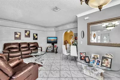 690 SE 8th St, Hialeah, FL 33010 - Photo 7