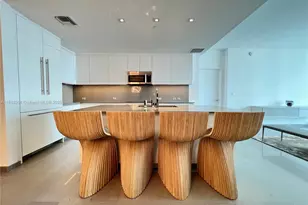 68 SE 6th St, Miami, FL 33131 - Photo 15