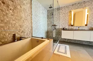 68 SE 6th St, Miami, FL 33131 - Photo 31