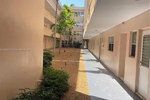 410 SE 2nd St, Hallandale Beach, FL 33009 - Photo 23