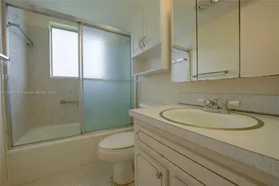 3280 Cynthia Ln #205, Lake Worth, FL 33461 - Photo 9