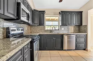 650 NE 178th St, Miami, FL 33162 - Photo 13