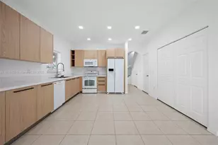 3019 NW 30th Ave, Oakland Park, FL 33311 - Photo 7