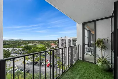1000 Parkview Dr #1025, Hallandale Beach, FL 33009 - Photo 9