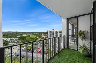 1000 Parkview Dr, Hallandale Beach, FL 33009 - Photo 9