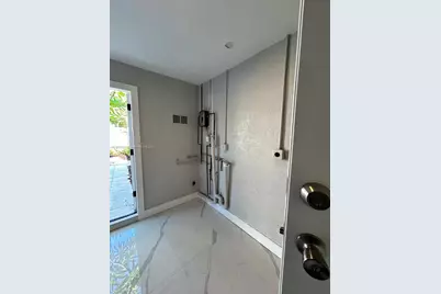 241 NE 55th St, Oakland Park, FL 33334 - Photo 39