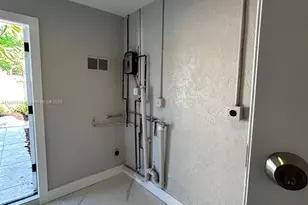 241 NE 55th St, Oakland Park, FL 33334 - Photo 39