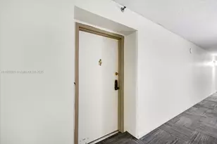 900 NE 195th St, Miami, FL 33179 - Photo 9