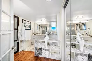 2555 Collins Ave, Miami Beach, FL 33140 - Photo 31