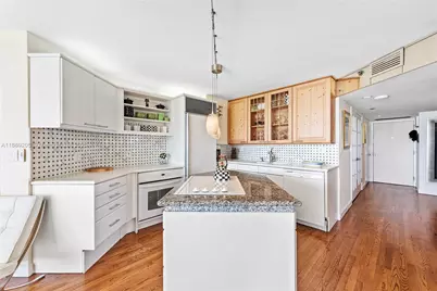 2555 Collins Ave #607, Miami Beach, FL 33140 - Photo 27