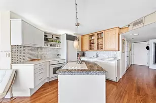 2555 Collins Ave, Miami Beach, FL 33140 - Photo 27