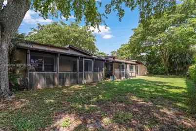 137 Essex Rd #3-28, Hollywood, FL 33024 - Photo 25