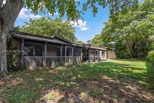 137 Essex Rd, Hollywood, FL 33024 - Photo 25