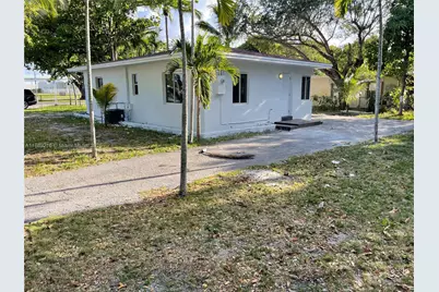 771 NE 137th St, North Miami, FL 33161 - Photo 15