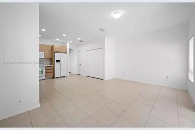 3019 NW 30th Ave, Oakland Park, FL 33311 - Photo 9