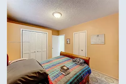 1055 NW 32nd Ct, Miami, FL 33125 - Photo 15