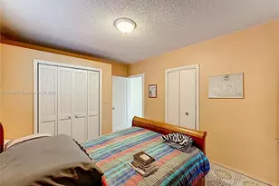 1055 NW 32nd Ct, Miami, FL 33125 - Photo 15