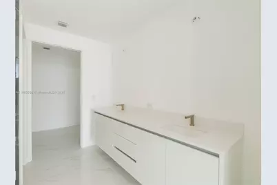 700 NE 24th St #3606, Miami, FL 33137 - Photo 13