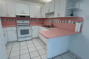 9682 Fontainebleau Blvd, Miami, FL 33172 - Photo 7