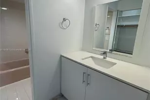 9682 Fontainebleau Blvd, Miami, FL 33172 - Photo 13