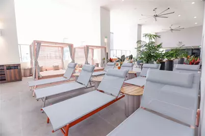 227 NE 2nd St #1707, Miami, FL 33132 - Photo 11