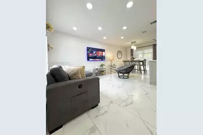 5685 NW 194th Ln, Miami Gardens, FL 33055 - Photo 5