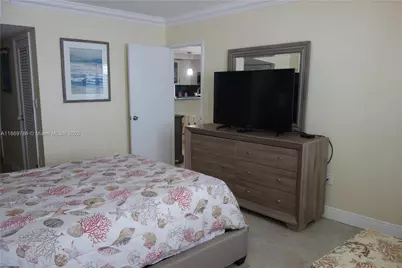 5701 Collins Ave #1510, Miami Beach, FL 33140 - Photo 21