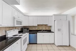 301 Lakeview Dr, Weston, FL 33326 - Photo 5