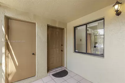 301 Lakeview Dr #102, Weston, FL 33326 - Photo 3