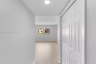 301 Lakeview Dr, Weston, FL 33326 - Photo 19