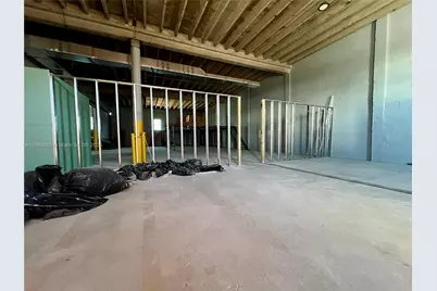 1031 NW 21st St, Miami, FL 33127 - Photo 11