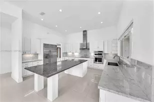 10703 SW 84th Ave, Miami, FL 33156 - Photo 9