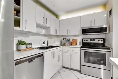 20100 W Country Club Dr #406, Aventura, FL 33180 - Photo 11