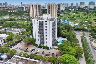 20100 W Country Club Dr, Aventura, FL 33180 - Photo 19