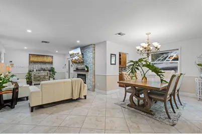 18805 W Lake Dr, Hialeah, FL 33015 - Photo 13