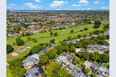 18805 W Lake Dr, Hialeah, FL 33015 - Photo 43