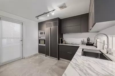 400 Alton Rd #TH-1A, Miami Beach, FL 33139 - Photo 11