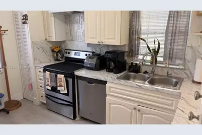 965 SW 180th Ter, Pembroke Pines, FL 33029 - Photo 11