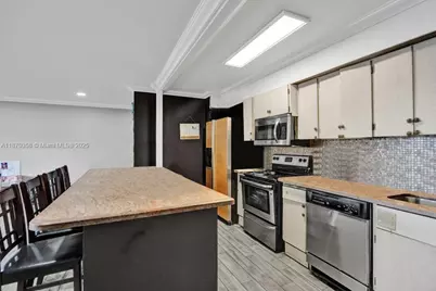 900 Crystal Lake Dr #2B, Deerfield Beach, FL 33064 - Photo 7