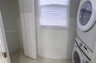 526 S Rainbow Dr, Hollywood, FL 33021 - Photo 13