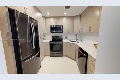 5601 Collins Ave #1225, Miami Beach, FL 33140 - Photo 11