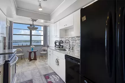 18021 Biscayne Blvd #1604, Aventura, FL 33160 - Photo 11