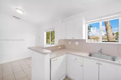 1261 SE 28th Ct #206, Homestead, FL 33035 - Photo 5
