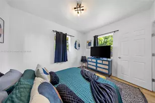 910 NE 81st St, Miami, FL 33138 - Photo 9