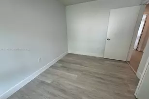 2555 NE 193rd St, Miami, FL 33180 - Photo 11