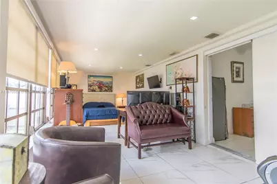 943 W 64th Pl, Hialeah, FL 33012 - Photo 15