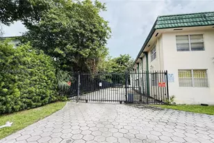 13101 Memorial Hwy, North Miami, FL 33161 - Photo 25