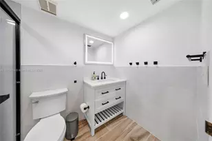 7601 E Treasure Dr, North Bay Village, FL 33141 - Photo 27